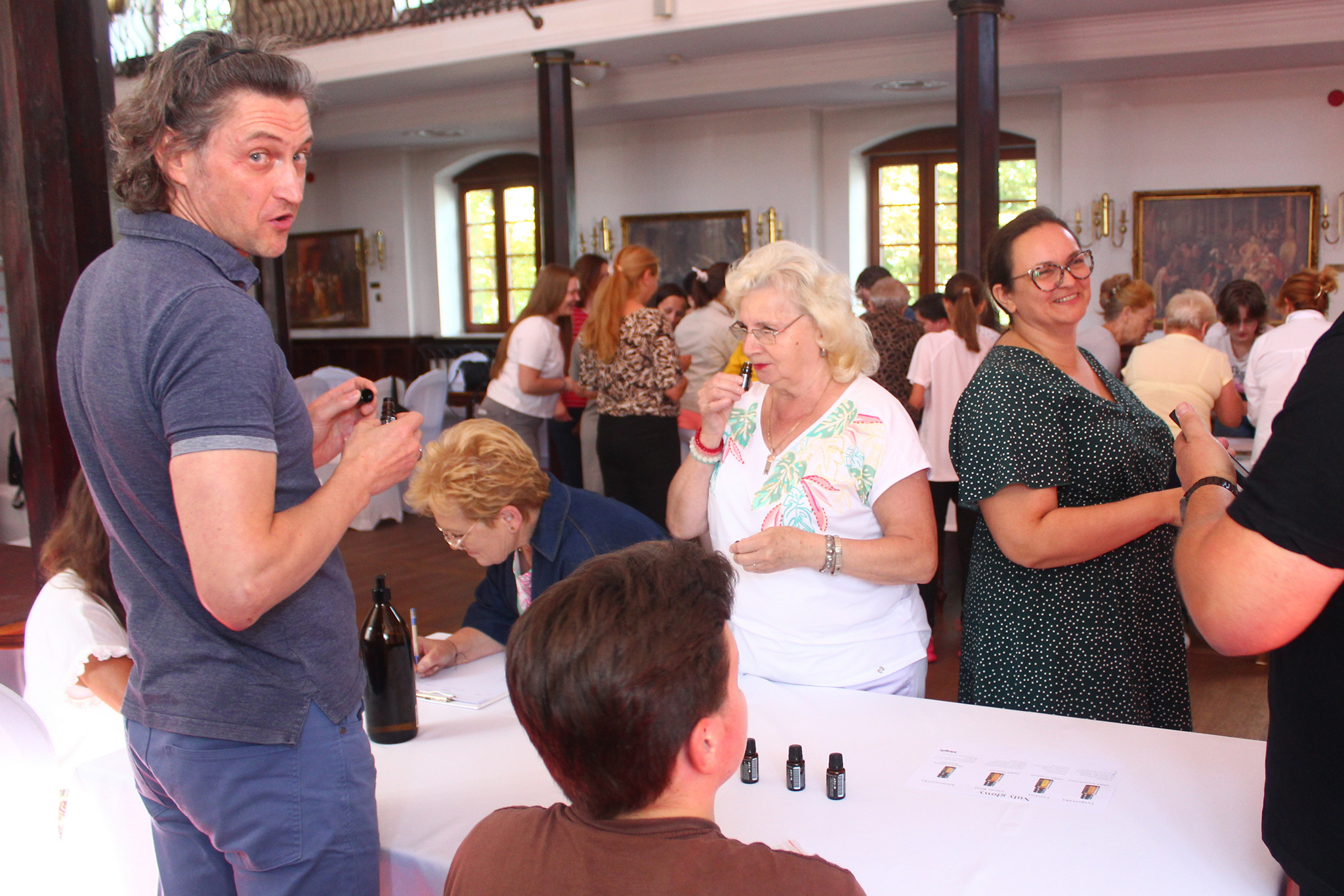 Stworzyli własne perfumy z olejków eterycznych. Aromaterapia zamknęła wakacyjny cykl warsztatów